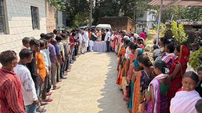 झामुमो गुमला जिला समिति ने दी दिवंगत माता रूपी सोरेन को श्रद्धांजलि, सिसई रोड कार्यालय में हुआ शोक सभा का आयोजन