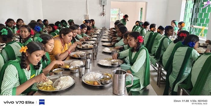 जिला परिषद सदस्य संतोषी कुमारी ने कस्तूरबा गांधी आवासीय विद्यालय का किया औचक निरीक्षण