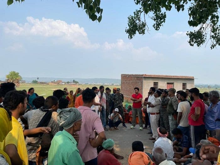 बीजीआर के कर्मियों को ग्रामीणों ने 10 घंटे तक घेरे रखा , त्रिपक्षीय वार्ता की मांग की 
