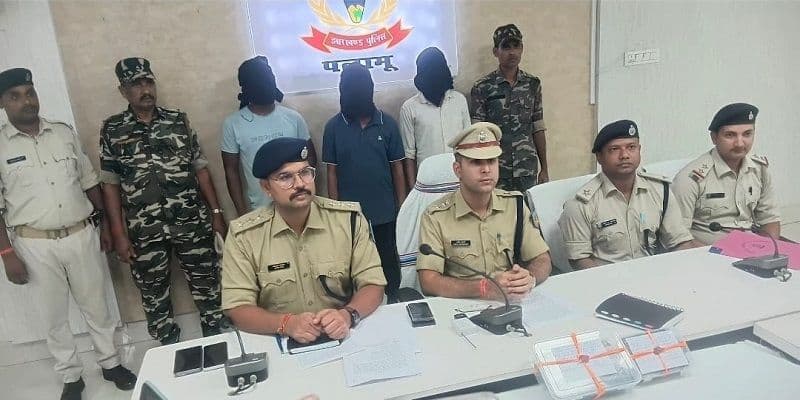रेलवे कॉलोनी में 2.690 किलोग्राम अफीम के साथ तीन तस्कर गिरफ्तार