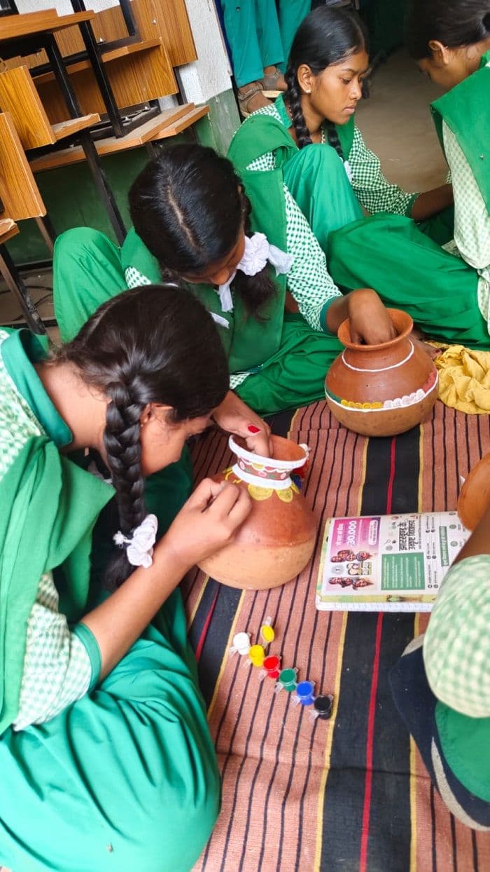 उत्क्रमित उच्च विद्यालय डांगापाड़ा में समर कैंप के तहत रचनात्मक प्रतियोगिताओं का आयोजन