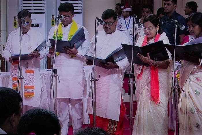 पश्चिम बंगाल में 35 मंत्रियों ने ली पद की शपथ