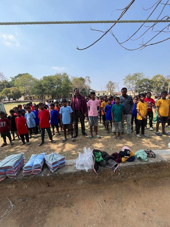 रोटरी क्लब ऑफ रांची नॉर्थ ने 300 बच्चों को बांटा टी-शर्ट