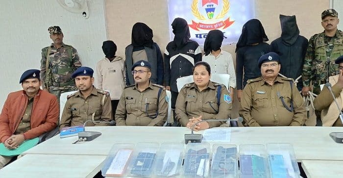 पलामू पुलिस ने गैंगस्टर प्रिंस खान व सूजीत सिन्हा गिरोह के आठ शूटरों को किया गिरफ्तार, चार पिस्टल बरामद 