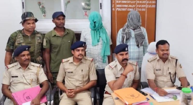 दूसरे के बाइक के बैग में लोडेड देशी कट्टा व जिंदा कारतूस रखकर दी थी  पुलिस को सूचना 