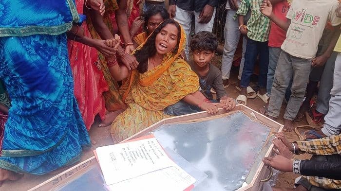 मुंबई में इलाज के दौरान पत्थलगड्डा के प्रवासी मजदूर की मौत, शव पहुंचते ही गांव में पसरा मातम