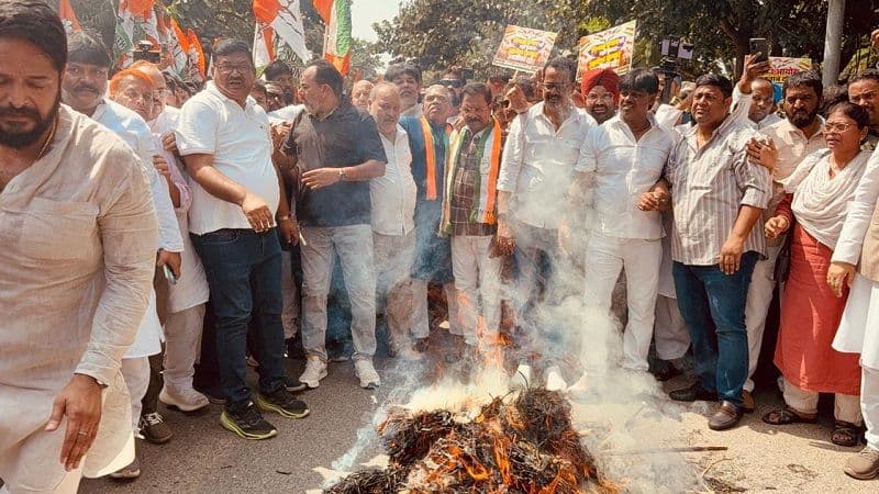 ज्ञानेश कुमार के इस्तीफे की मांग को लेकर रांची में कांग्रेस का प्रदर्शन, निर्वाचन आयोग कार्यालय का घेराव