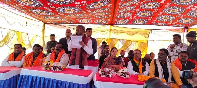 मंत्री अन्नपूर्णा देवी एवं विधायक बाबूलाल मरांडी के गरिमामयी में महुवरी गांव में छोटनर पुल का उद्घाटन