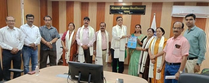 एनपीयू में हिंदी पीएचडी की फाइनल मौखिकी परीक्षा संपन्न, शोधार्थी विनीता विभाकर को उपाधि प्रदान करने की हुई अनुशंसा