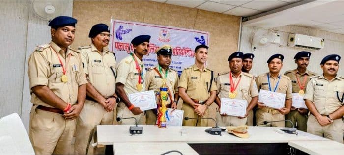लातेहार पुलिस बनी पलामू क्षेत्रीय शूटिंग प्रतियोगिता की ओवरऑल चैंपियन