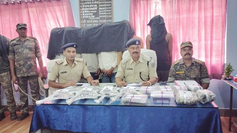 मनिका पुलिस प्रशासन ने 6 उग्रवादियों को हथियार समेत गिरफ्तार कर भेजा जेल