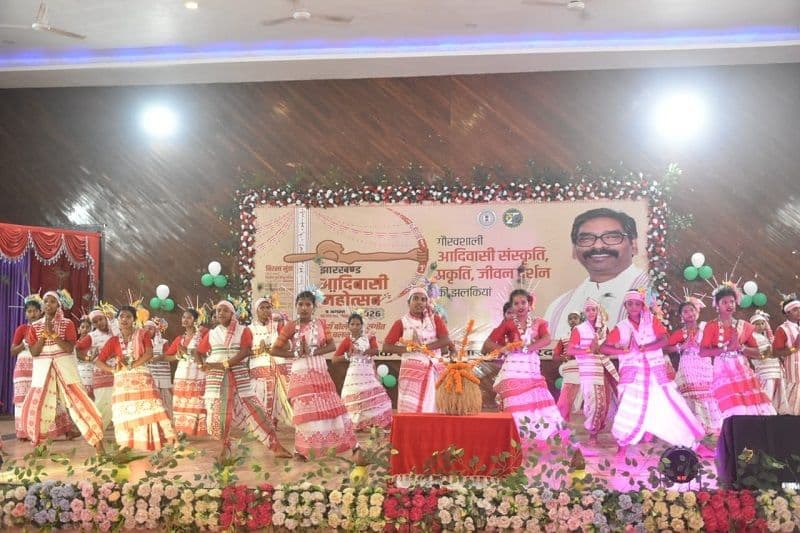 विश्व आदिवासी दिवस पर लोहरदगा में आयोजित हुआ आदि फेस्ट, जनजातीय संस्कृति और विरासत का हुआ प्रदर्शन
