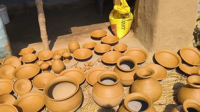 आधुनिकता की चमक में मिटते मिट्टी के दीये, कुम्हारों की घटती रौनक