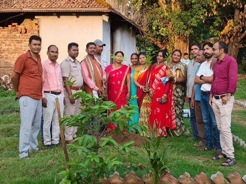 विश्व पर्यावरण दिवस पर भाजपा चैनपुर मंडल का पौधारोपण अभियान, "एक पेड़ मां के नाम" कार्यक्रम आयोजित
