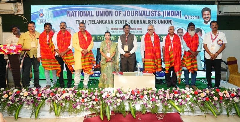 पत्रकारों की समस्याओं के समाधान के लिए प्रयास करेंगे