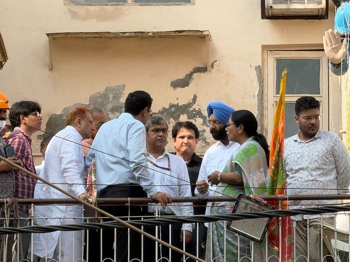दिल्ली के सत्य निकेतन हादसे में दक्षिण जोन उपायुक्त समेत पांच अधिकारी निलंबित