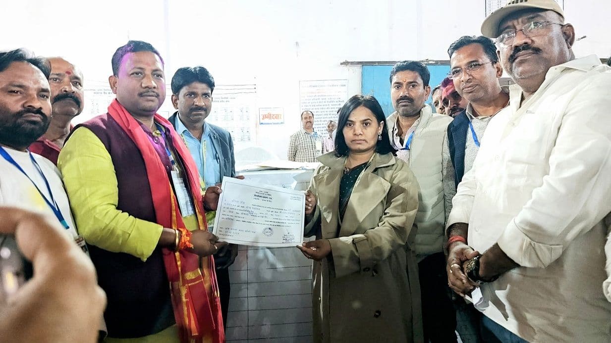 बोकारो नगर निगम चुनाव में भोलू पासवान विजयी, चास एसडीओ ने सौंपा प्रमाण पत्र