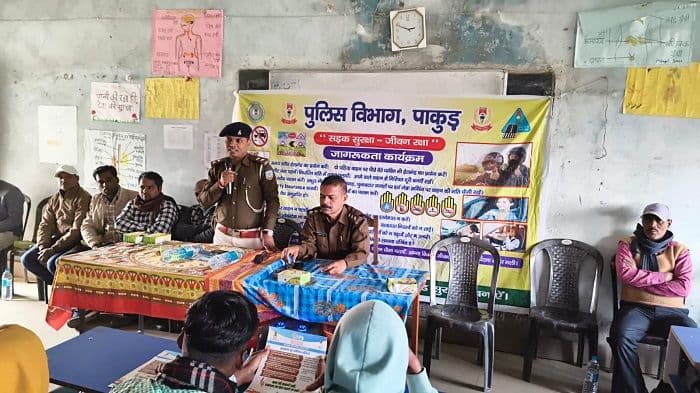 सड़क सुरक्षा जागरूकता को लेकर प्रोजेक्ट प्लस टू विद्यालय धरमपुर में स्कूल अवेयरनेस कार्यक्रम आयोजित