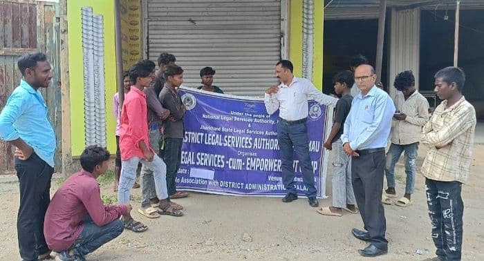 बच्चों के हाथों में पेन-किताबें हों, औजार नहीं : पीएलभी विनय प्रसाद
