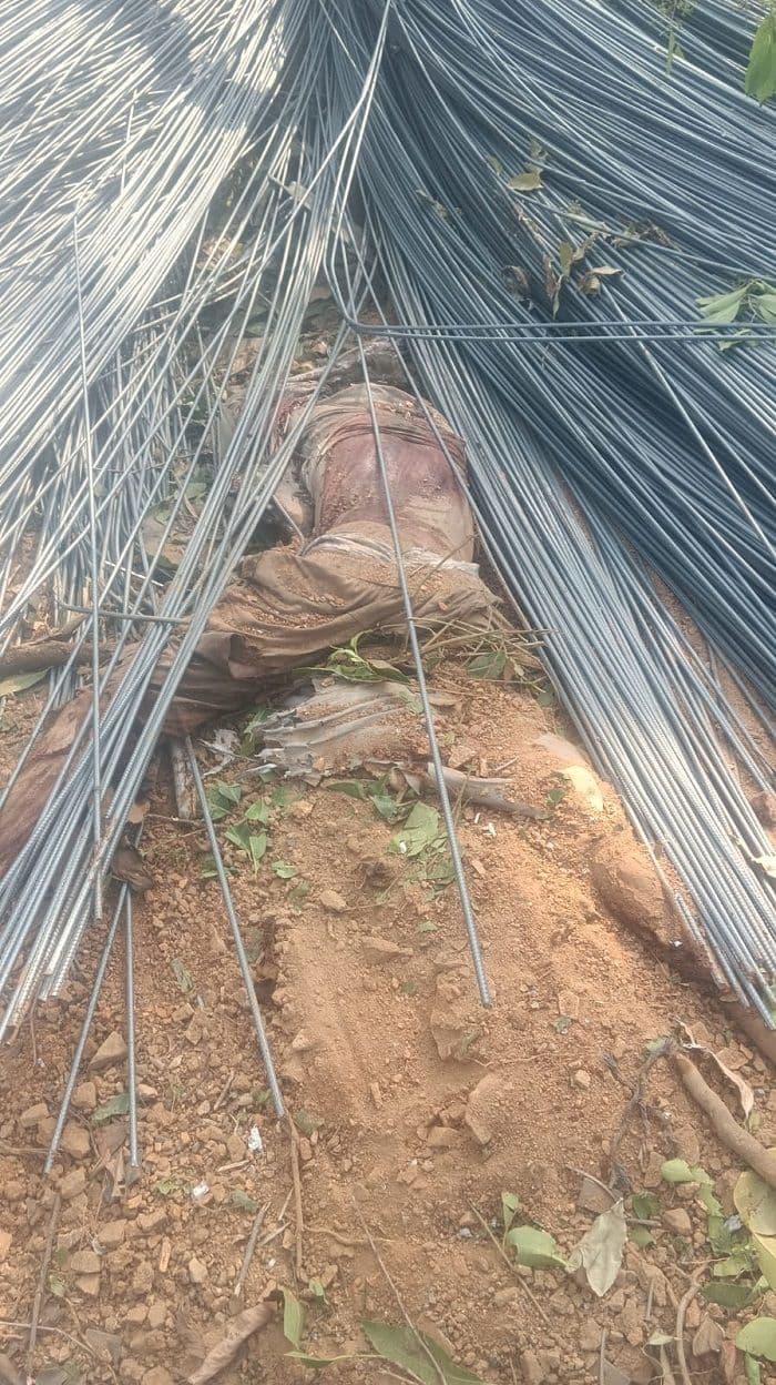 दनुआ घाटी में भीषण हादसा, 35 फीट गहरी खाई में गिरा ट्रेलर