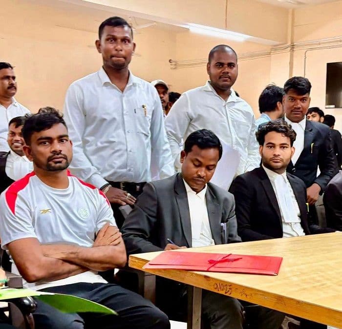 चतरा कोर्ट में पेश हुए विधायक जयराम महतो: 2023 के बिना अनुमति सभा मामले में मिली जमानत
