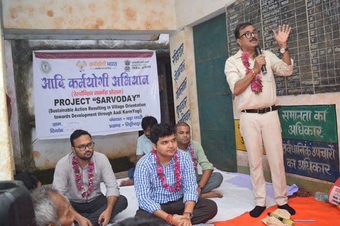 लिट्टीपाड़ा प्रखंड के धनीगोड़ा ग्राम में "आदि कर्मयोगी अभियान" पर आयोजित ग्राम सभा में  शामिल हुए डीसी