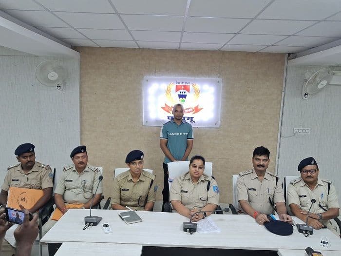 कुख्यात अपराधकर्मी एवं संगठित गिरोह के सरगना डब्लू सिंह उर्फ गौतम सिंह ने पलामू पुलिस के समक्ष किया आत्मसमर्पण