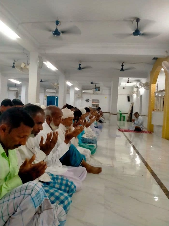 हिरणपुर मस्जिद में दिशोम गुरू  के शीघ्र स्वस्थ होने को ले झामुमो  कार्यकर्ताओं मांगी दुआ 