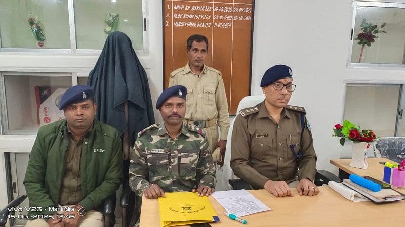 पलामू में 43.5 किलो गांजा के साथ तस्कर गिरफ्तार