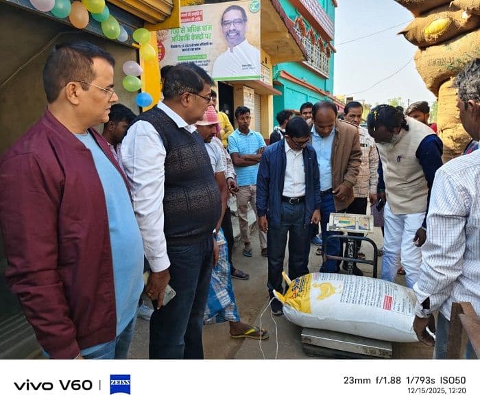 धान अधिप्राप्ति केंद्र का बीडीओ‑सीओ ने किया उद्घाटन