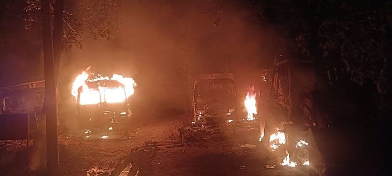 अपराधियों ने सड़क कार्य मे लगे छह वाहनों को फूंका