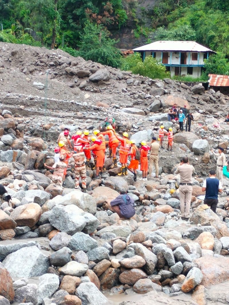 हिमाचल प्रदेश के शिमला, मंडी, कुल्लू में बादल फटने से तबाही