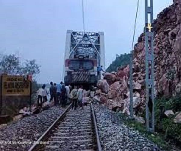 बरकाकाना कोडरमा पैसेंजर ट्रेन और ट्रैक्टर में भिड़ंत