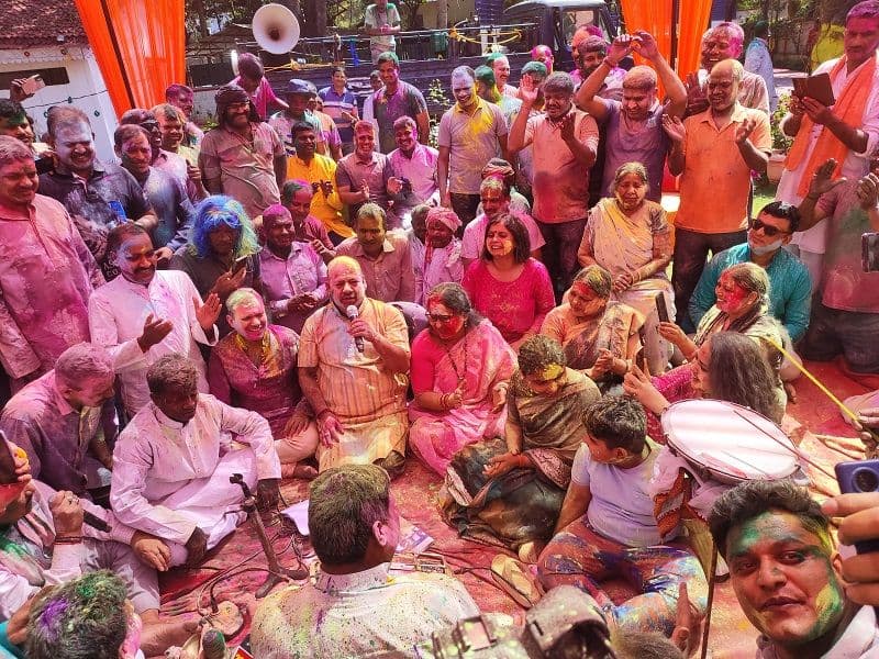 रांची में एसएसपी के स्वर में गूंजा फगुवा