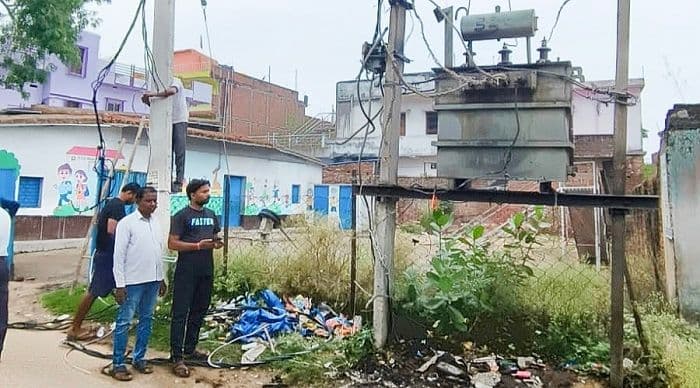 बार-बार जल रहा आदर्श नगर का ट्रांसफार्मर, व्यावसायिक संघ के पहल पर अतिरिक्त ट्रांसफार्मर लगाने के लिए जगह पर बनी सहमति