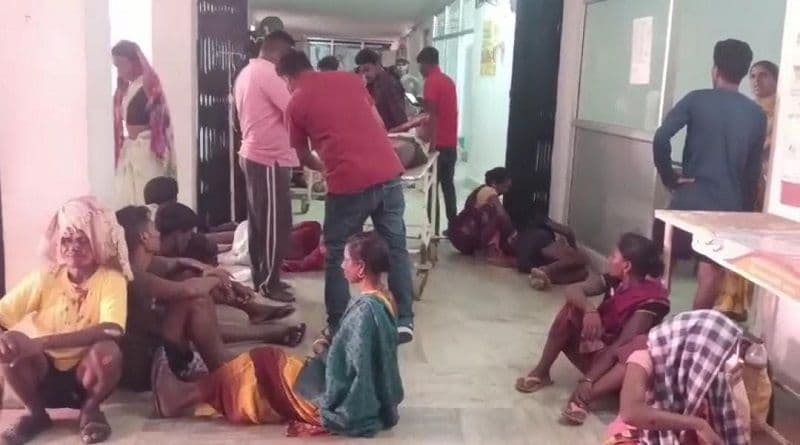 धनबाद में मजदूरों से भरी पिकअप वैन पलटी, 45 लोग घायल