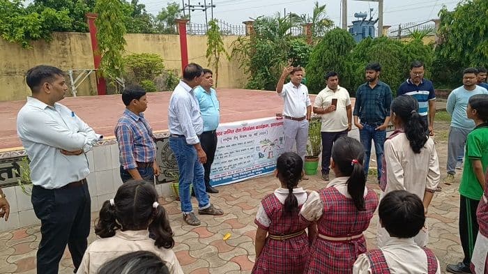 राष्ट्रीय डेंगू दिवस पर डी ए वी में जागरूकता कार्यक्रम का आयोजन