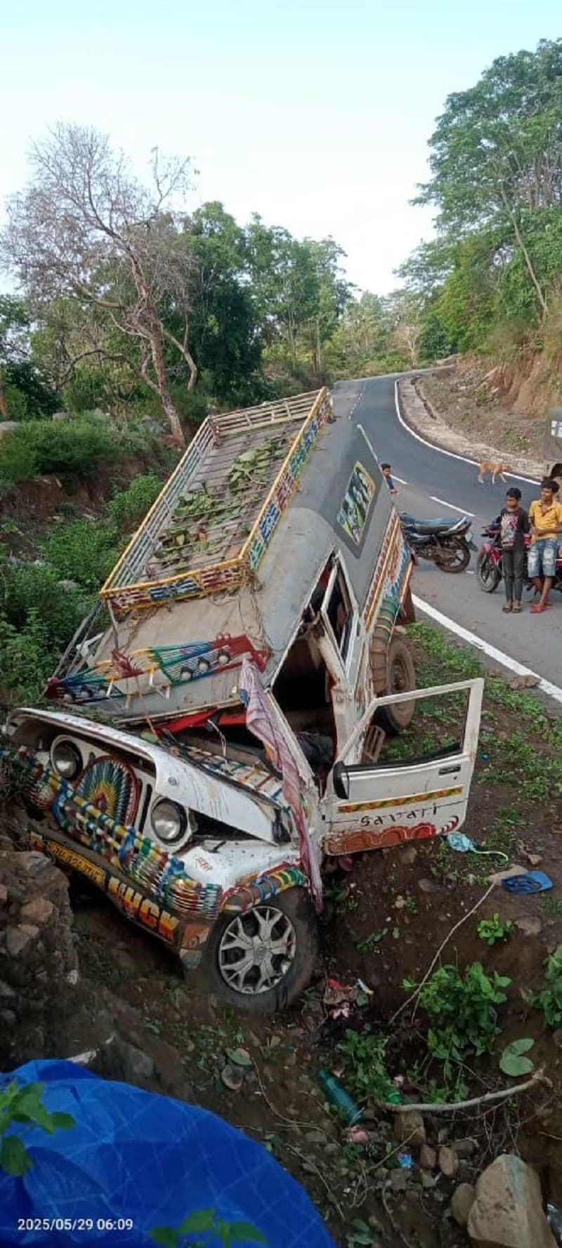 सड़क दुर्घटना में दो की मौत, 18 घायल