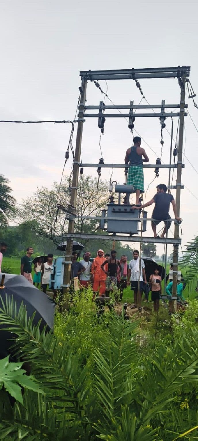 विधायक हेमलाल के पहल पर बड़ा सरसा में ट्रांसफार्मर लगा, विद्युत आपूर्ति  हुई बहाल