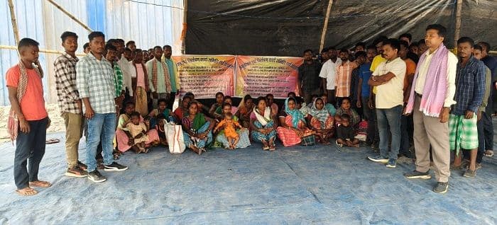 पचुवाड़ा नॉर्थ कोल माइंस में तीसरे दिन भी खनन व परिवहन ठप, विस्थापितों का धरना जारी