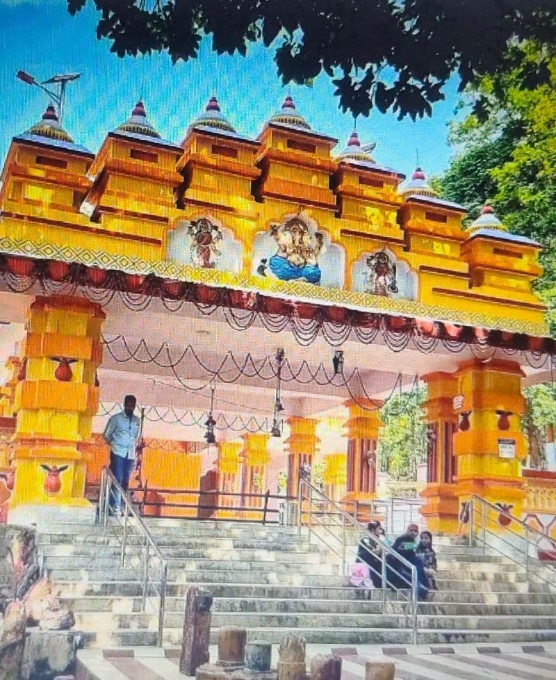 टांगीनाथ धाम जहां परशुराम के फरसे में आज भी बसते है भोलेनाथ