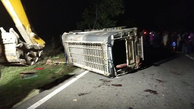 डीजे गाड़ी ने बाराती वाहन में मारी टक्कर, चार बारातियों की मौत