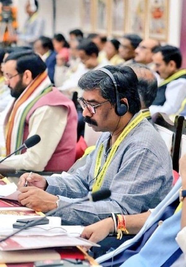 मुख्यमंत्री हेमंत सोरेन ने केंद्र से 6000 करोड़ रुपये, कोयला कंपनियों पर बकाया 1.36 लाख करोड़ रुपये के भुगतान और मेडिकल कॉलेजों की स्वीकृति की मांग