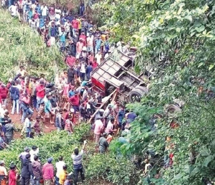 श्रीलंका में बस हादसा, 22 बौद्धों की मौत
