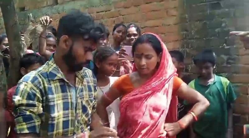  21 साल का प्रेमी और एक पति खुद बना 'पंडित'