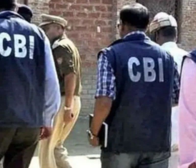 सीबीआई ने बीस हजार घूस लेते बैंक अधिकारी को पकड़ा