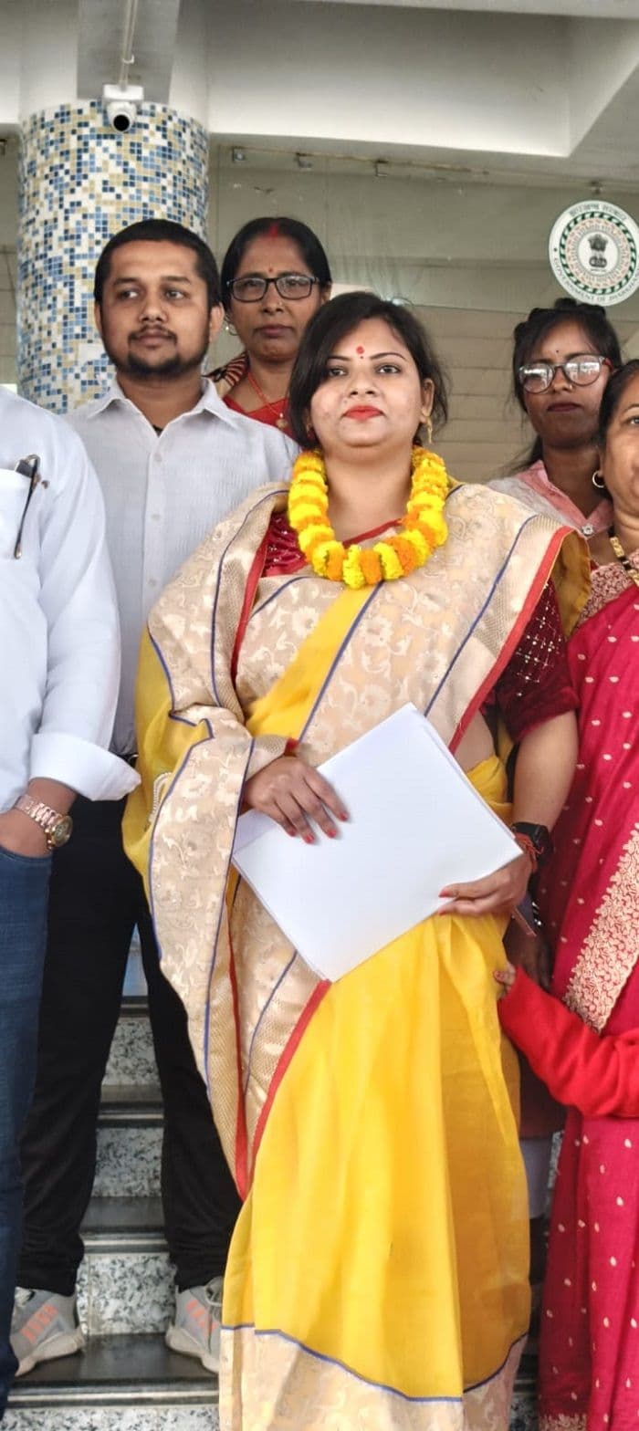 नगर निगम वार्ड 27 से रानी गुप्ता ने भरा नामांकन, समर्थकों की भारी भीड़ 