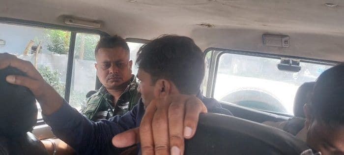 बिंग ब्रेकिंग......पलामू एसीबी टीम की बड़ी कार्रवाई : लातेहार प्रखंड स्वास्थ केंद्र के बीपीएम सह एमटीएस अजय भारती को पांच हजार रुपए घूस लेते रंगे हाथ किया गिरफ्तार