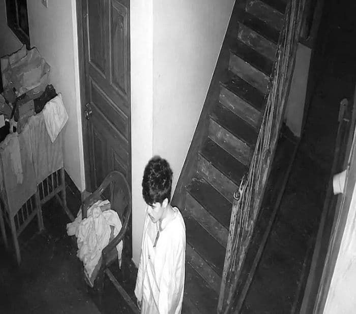 सूने मकान का ताला तोड़कर लाखों की चोरी,घटना सीसीटीवी कैमरे में कैद