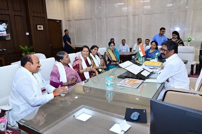 बिहार बाल संरक्षण एवं महिला सशक्तिकरण समिति ने मुख्यमंत्री हेमंत सोरेन से की शिष्टाचार मुलाकात